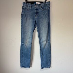 Old Navy Built-In Flex Jeans – Athletic Taper Fit (31x32)